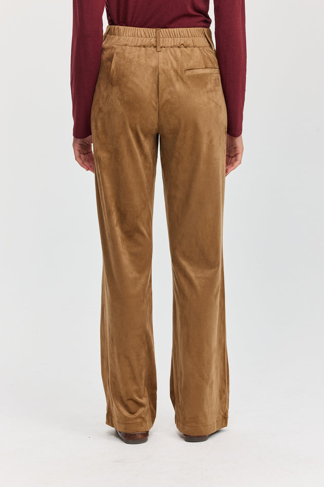 מכנסיים מחויטים קפה זמש קאמל