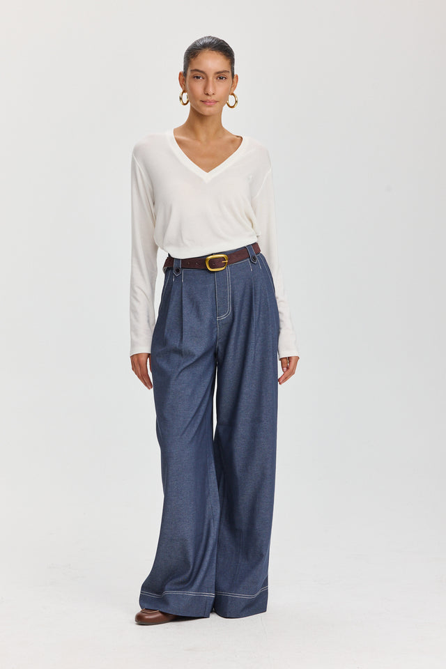 חולצת קוקיז מפתח וי לבנה