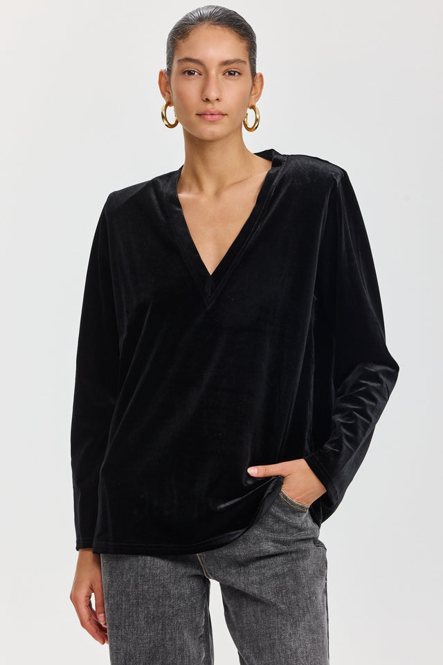 חולצת פנקייק קטיפה כריות נשלפות מפתח וי ארוכה שחורה