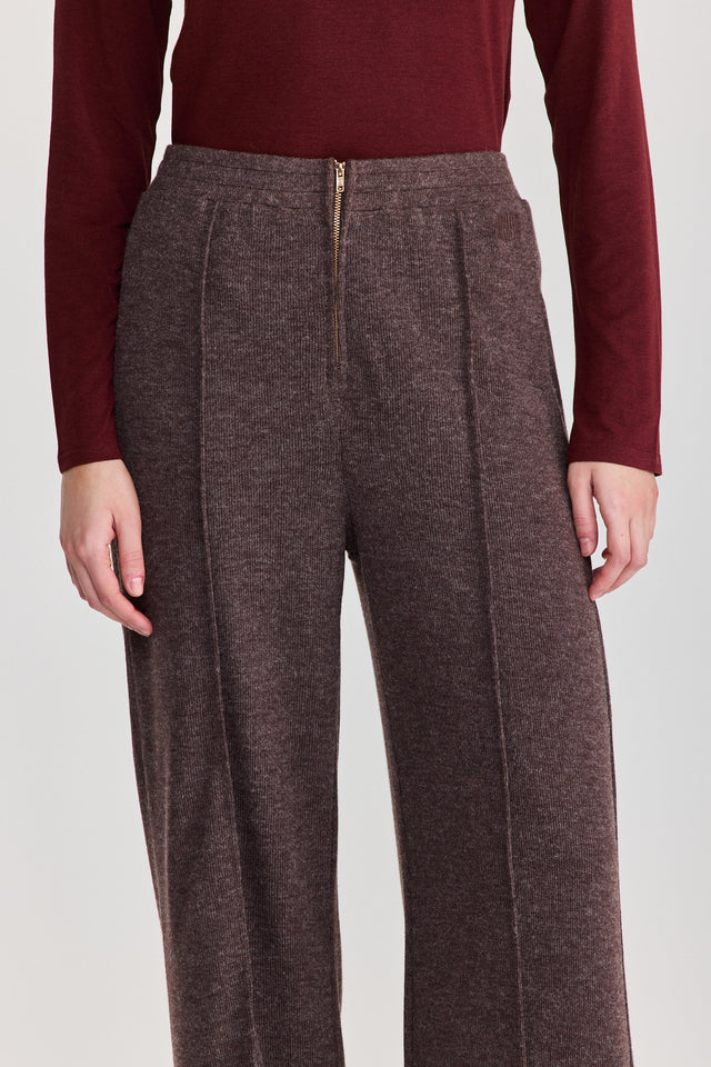 מכנסיים מחוייטים סריג וויסקי רוכסן גומי חום טראפל