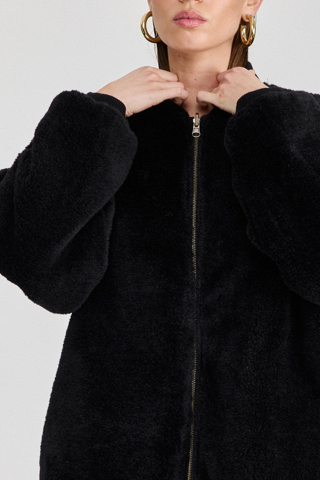 מעיל פנטאסי דו צדדי דמוי עור ופרווה שחור