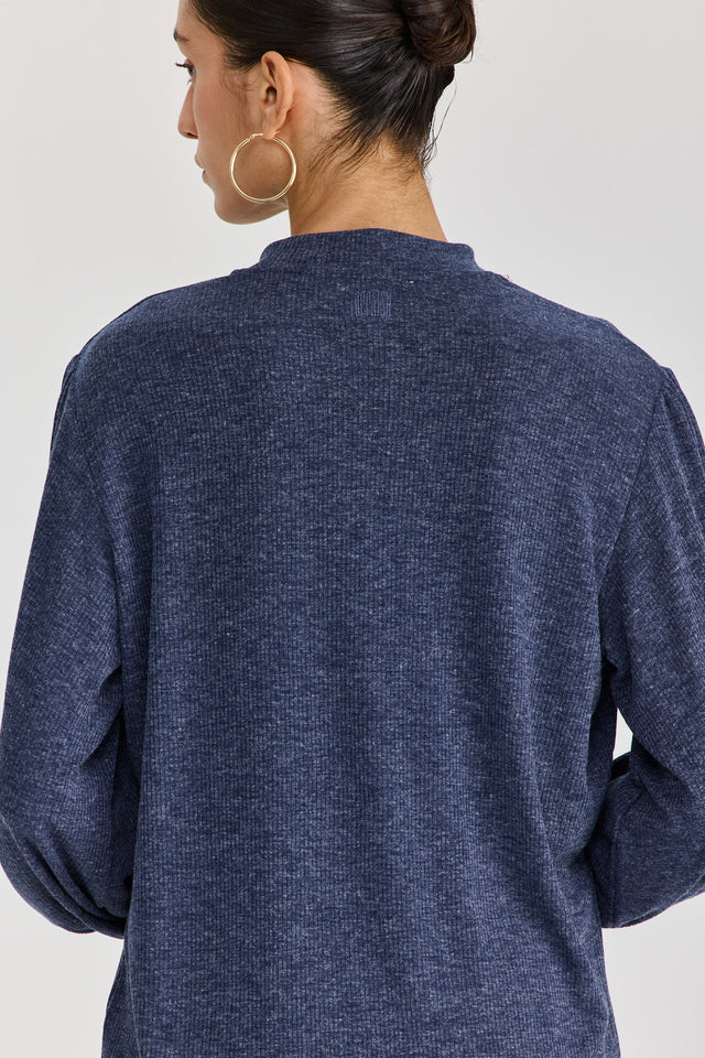 חולצת פונדו שרוולים תפוחים נייבי