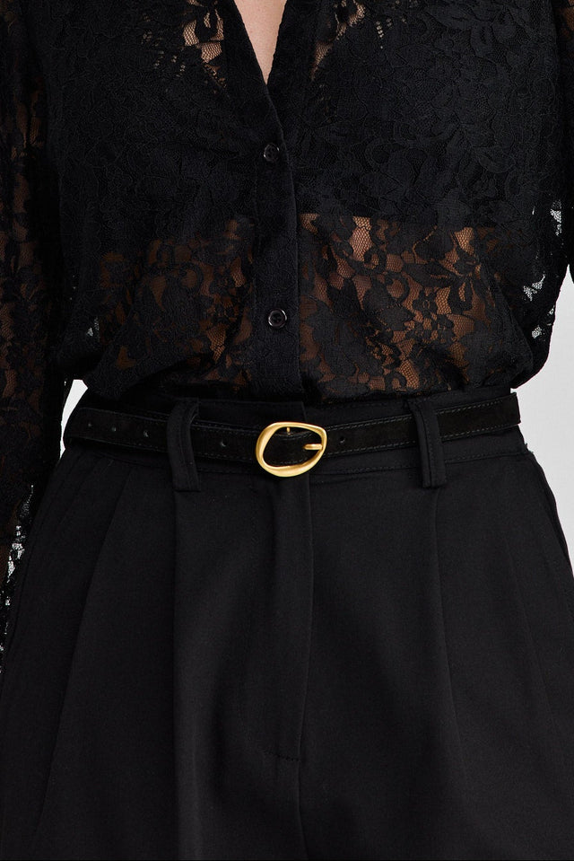 חגורה זמש דקה עם אבזם זהב שחורה