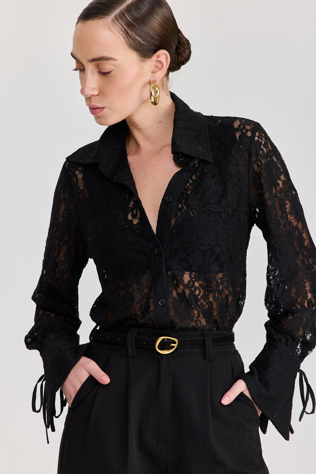 חגורה זמש דקה עם אבזם זהב שחורה