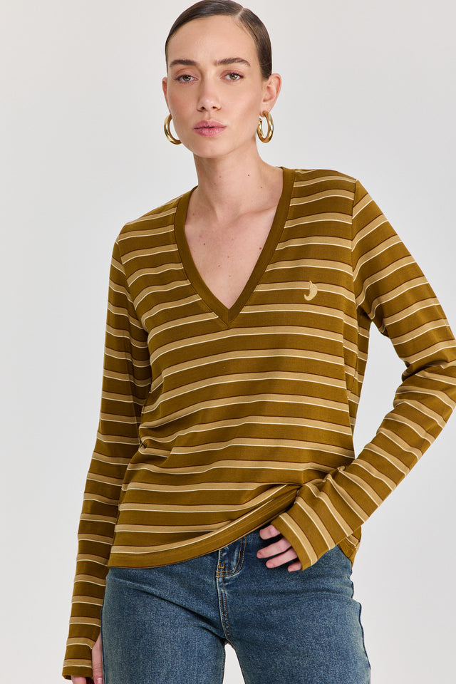 חולצת קוקיז מפתח וי שרוולים ארוכים פסים ירוק חום