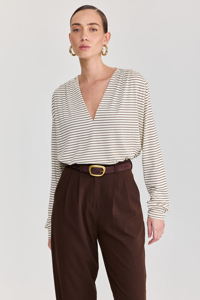 חולצת וי כיווצים שרוולים ארוכים פסים לבן חום