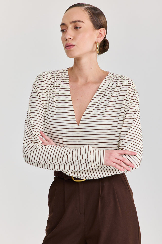 חולצת וי כיווצים שרוולים ארוכים פסים לבן חום