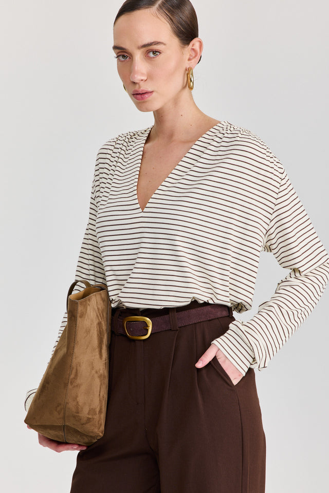 חולצת וי כיווצים שרוולים ארוכים פסים לבן חום