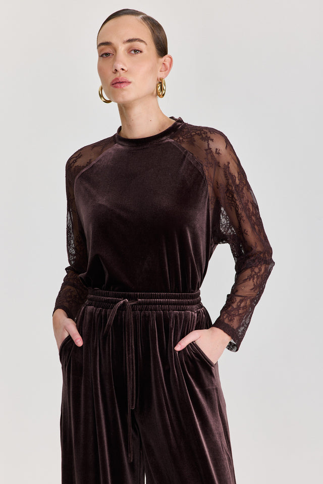 חולצת קטיפה league שרוולי תחרה חום שוקולד