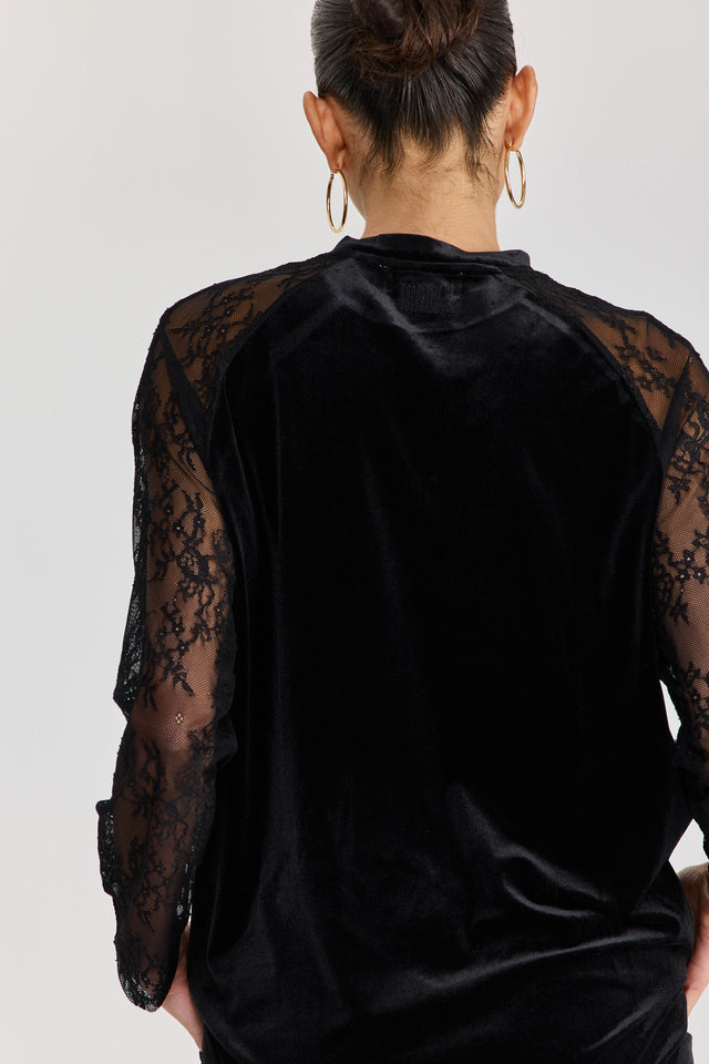 חולצת קטיפה league שרוולי תחרה שחורה