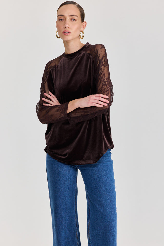 חולצת קטיפה league שרוולי תחרה חום שוקולד