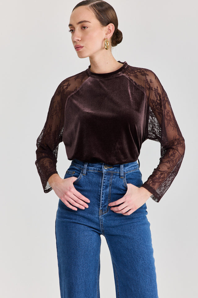 חולצת קטיפה league שרוולי תחרה חום שוקולד