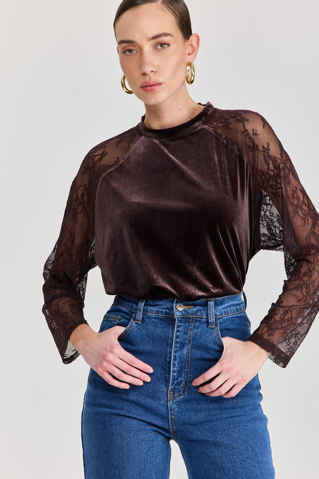 חולצת קטיפה league שרוולי תחרה חום שוקולד