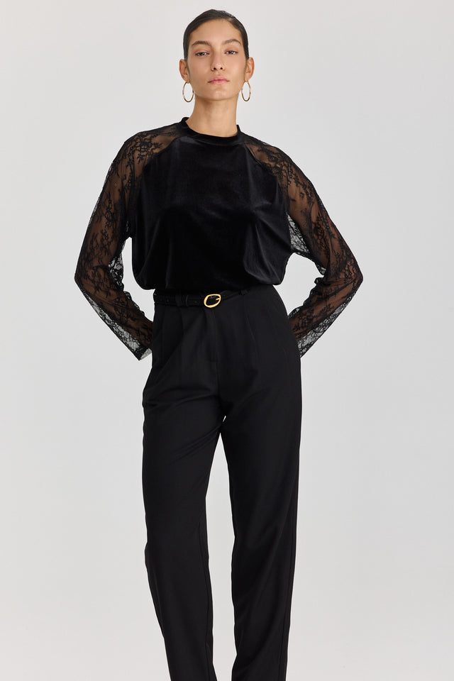 חולצת קטיפה league שרוולי תחרה שחורה