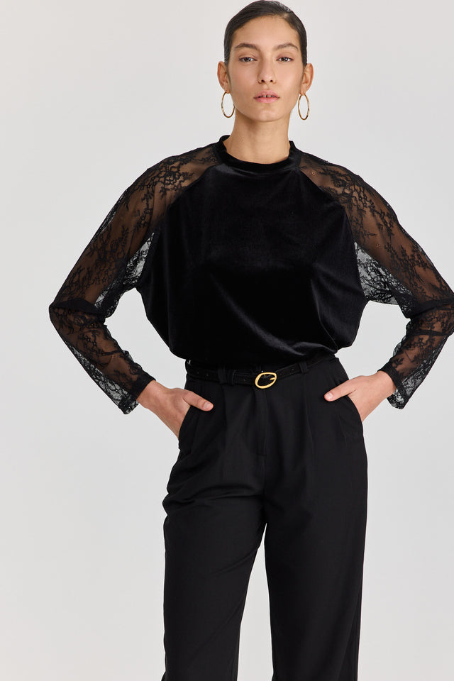 חולצת קטיפה league שרוולי תחרה שחורה