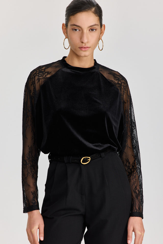 חולצת קטיפה league שרוולי תחרה שחורה