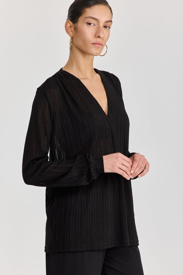 חולצת וי כיווצים ארוכה שחורה