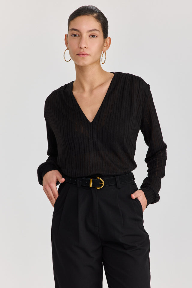 חולצת וי כיווצים ארוכה שחורה