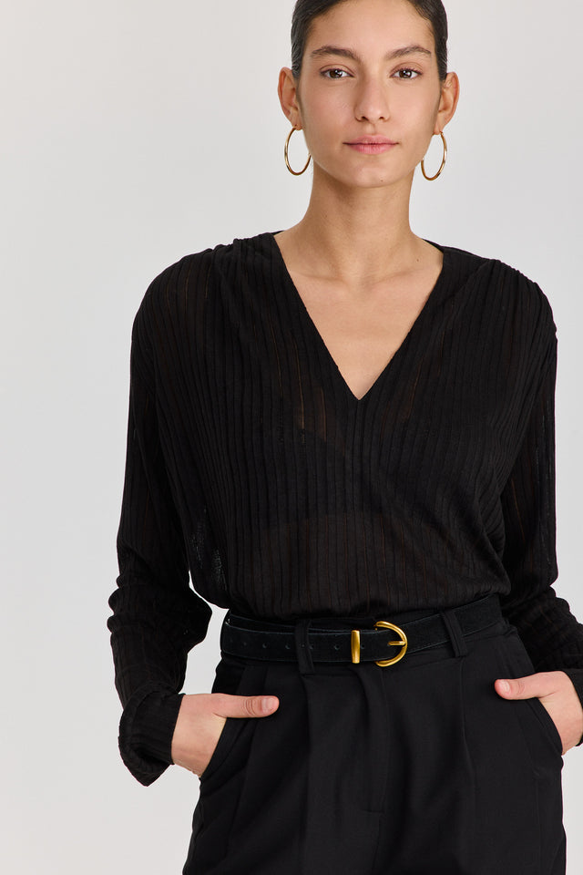 חולצת וי כיווצים ארוכה שחורה