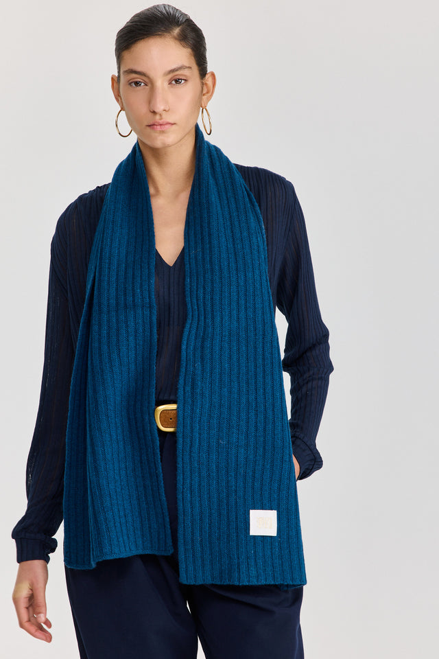 צעיף סרוג טקסטורת פסים כחול