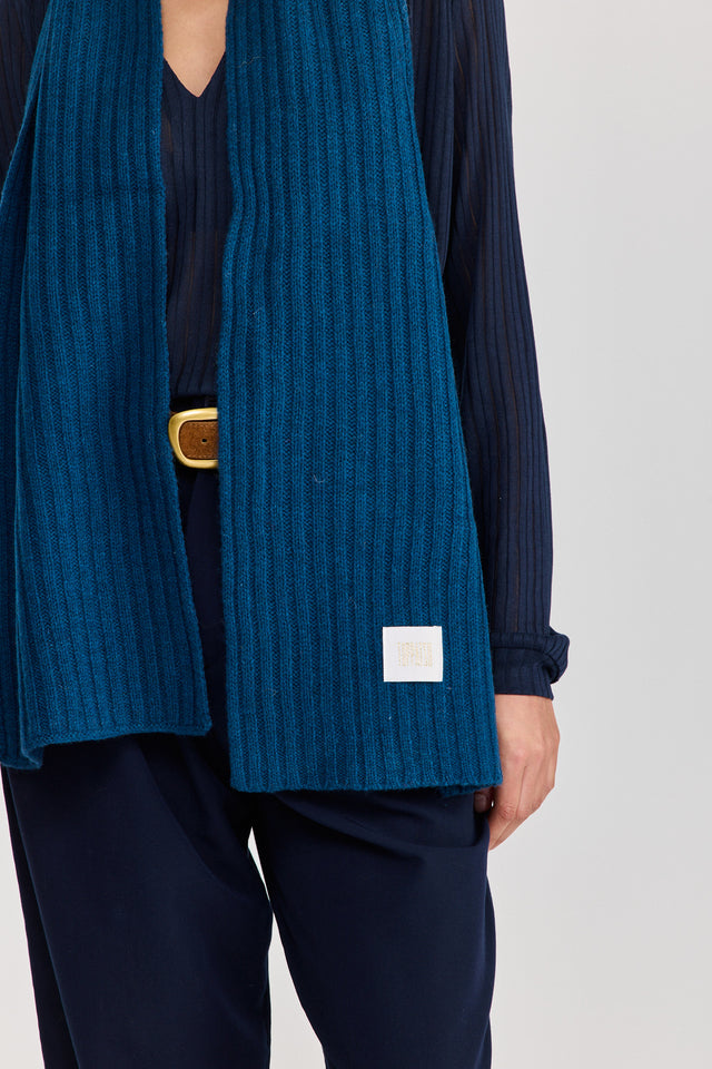 צעיף סרוג טקסטורת פסים כחול