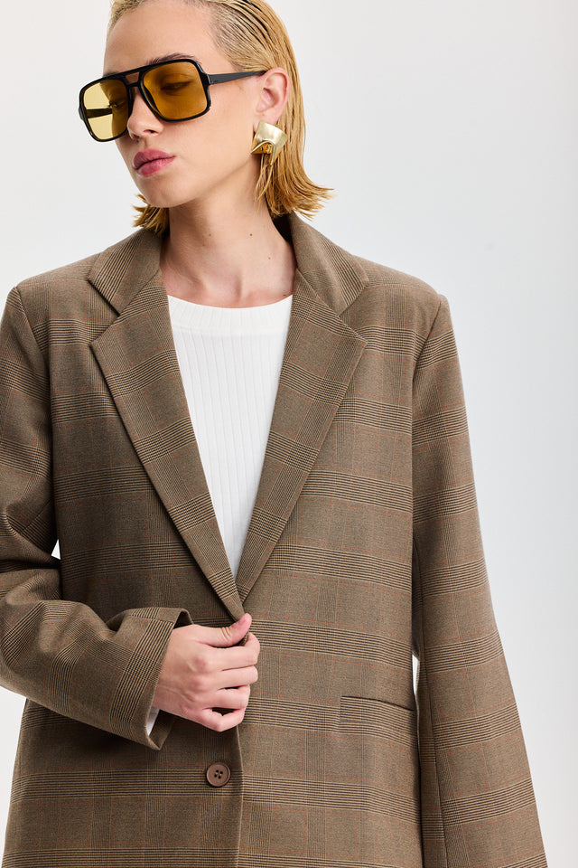 בלייזר מחוייט חום משבצות