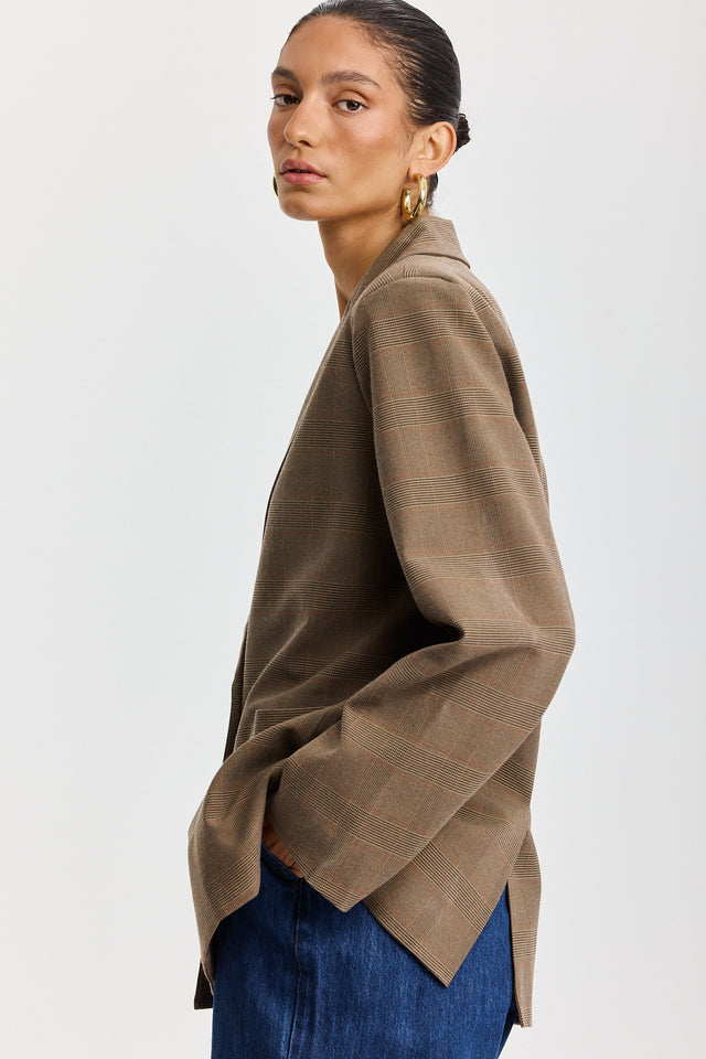 בלייזר מחוייט חום משבצות