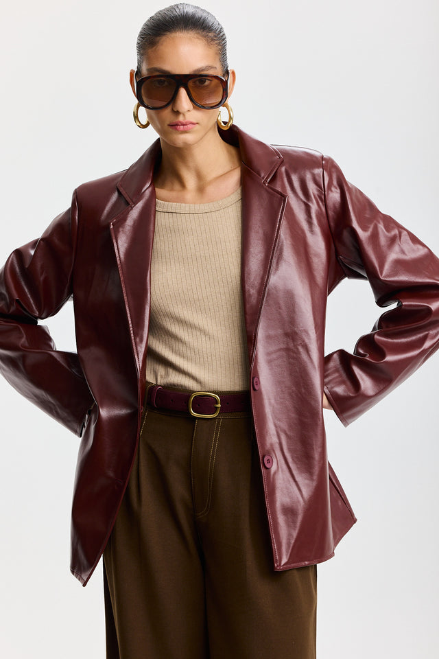 בלייזר קרק פאי דמוי עור מחוייט בורגנדי