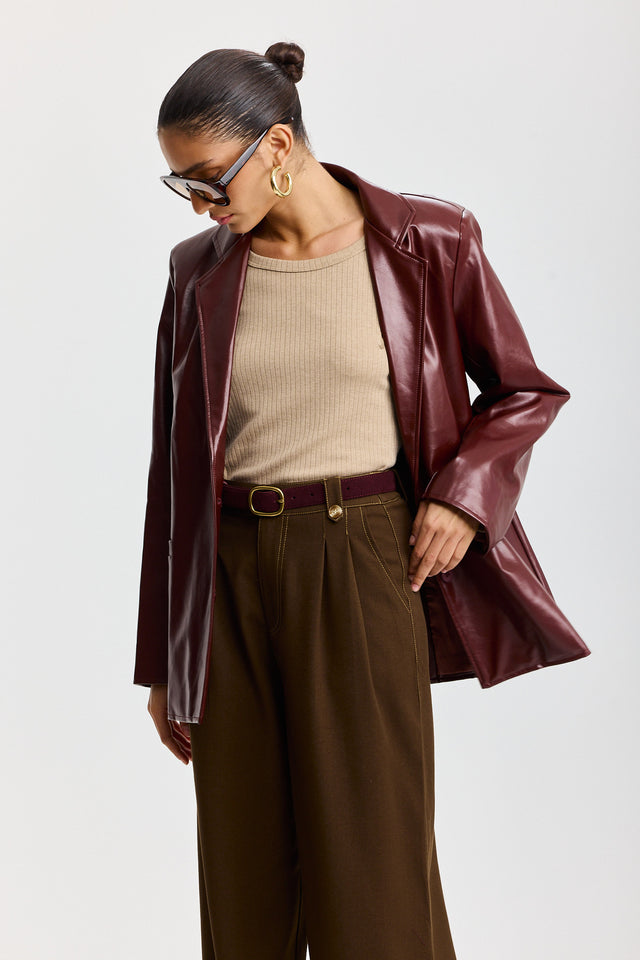 בלייזר קרק פאי דמוי עור מחוייט בורגנדי