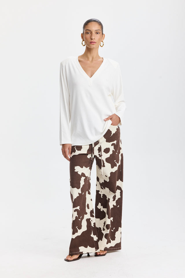 חולצת פנקייק מפתח וי שרוולים ארוכים וכריות נשלפות לבן