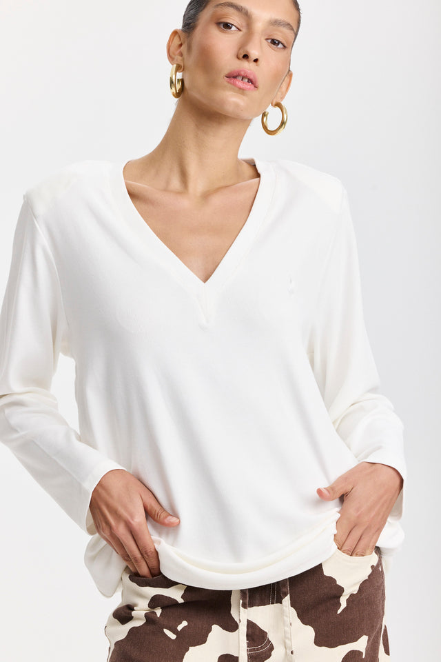 חולצת פנקייק מפתח וי שרוולים ארוכים וכריות נשלפות לבן