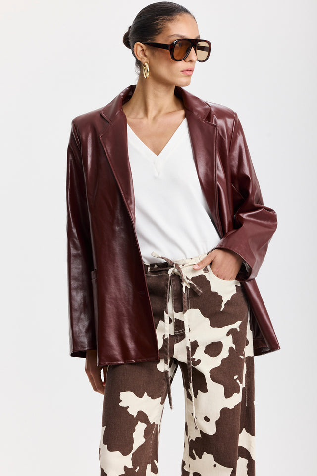 בלייזר קרק פאי דמוי עור מחוייט בורגנדי