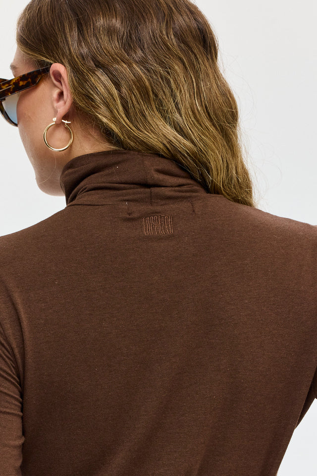 חולצת מיסו גולף חום שוקולד