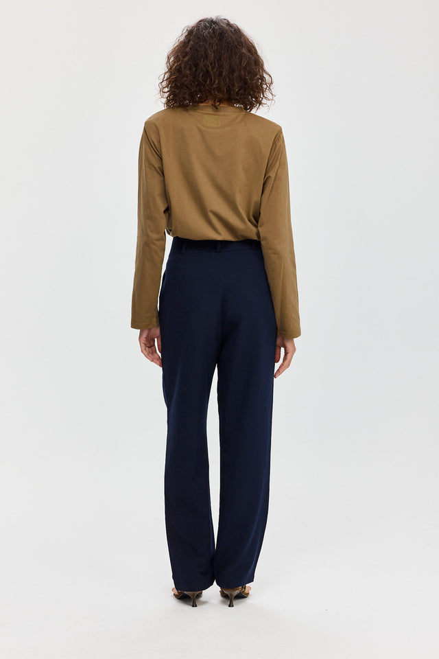 מכנסיים מחוייטים פנה קוטה נייבי