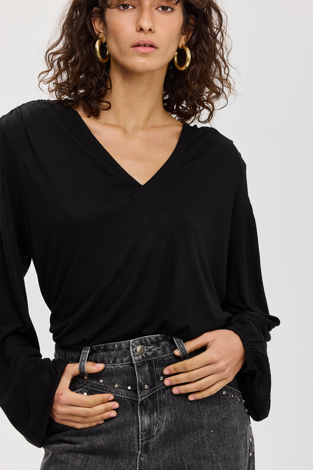 חולצה מפתח וי כיווצים ברוסקטה שרוולים תפוחים שחורה