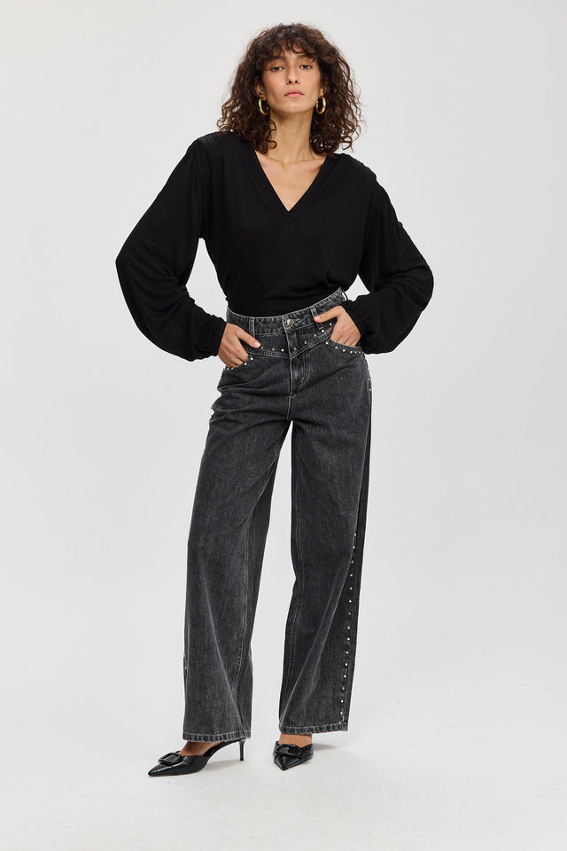 חולצה מפתח וי כיווצים ברוסקטה שרוולים תפוחים שחורה