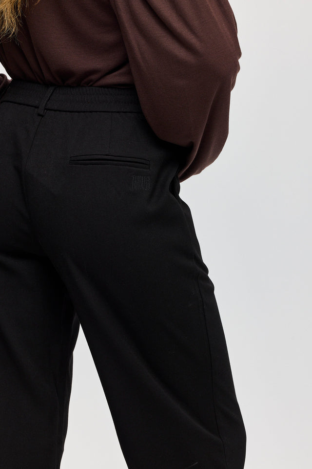 מכנסיים מחוייטים קפה שחורים