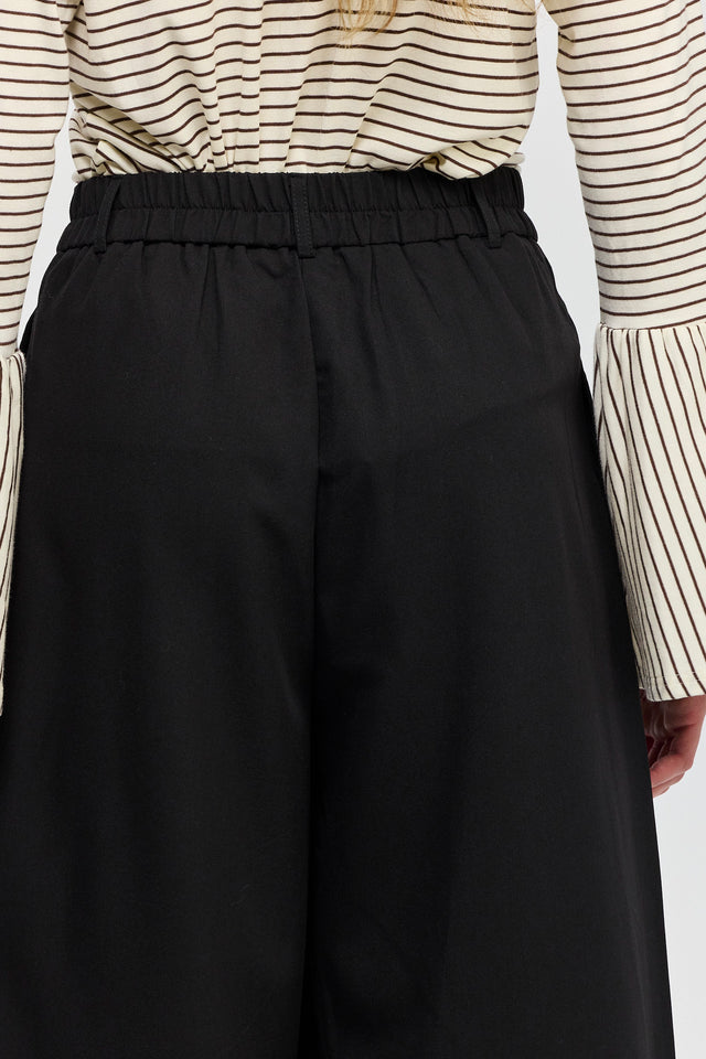 מכנסיים מחוייטים קשיו שחורים