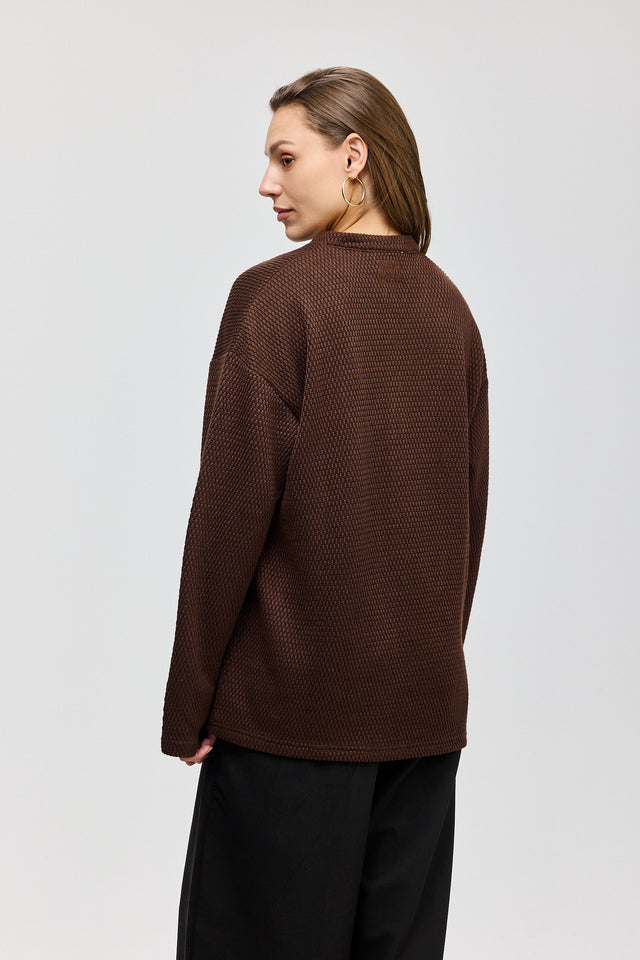 חולצת זיפר סריג ספייסי שרוולים ארוכים חומה