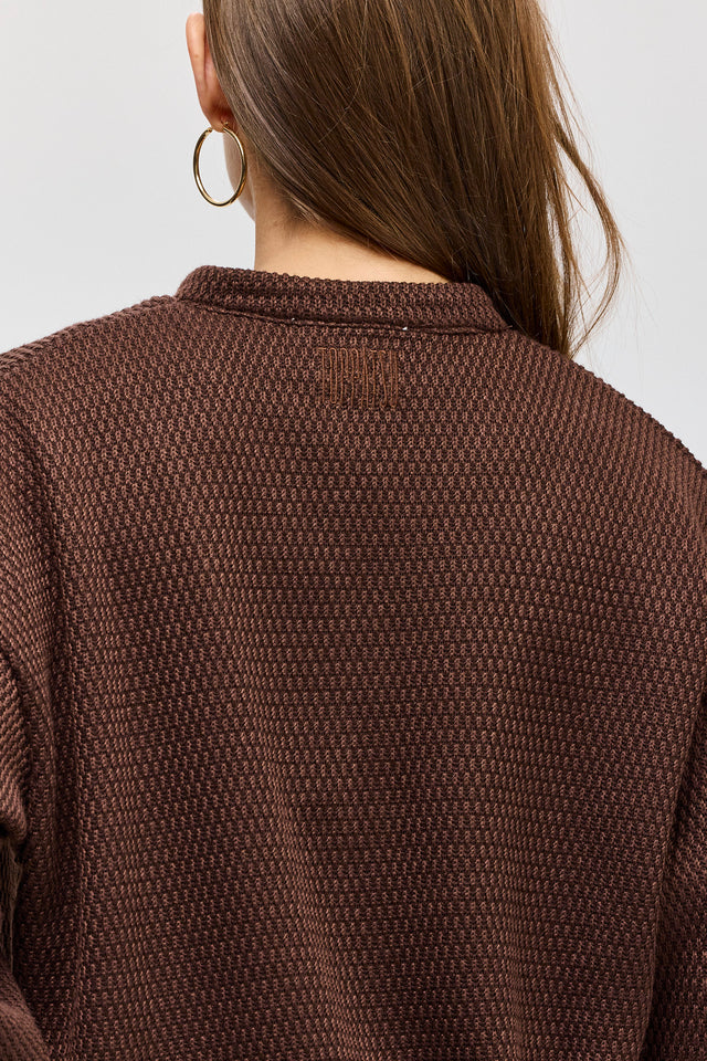 חולצת זיפר סריג ספייסי שרוולים ארוכים חומה