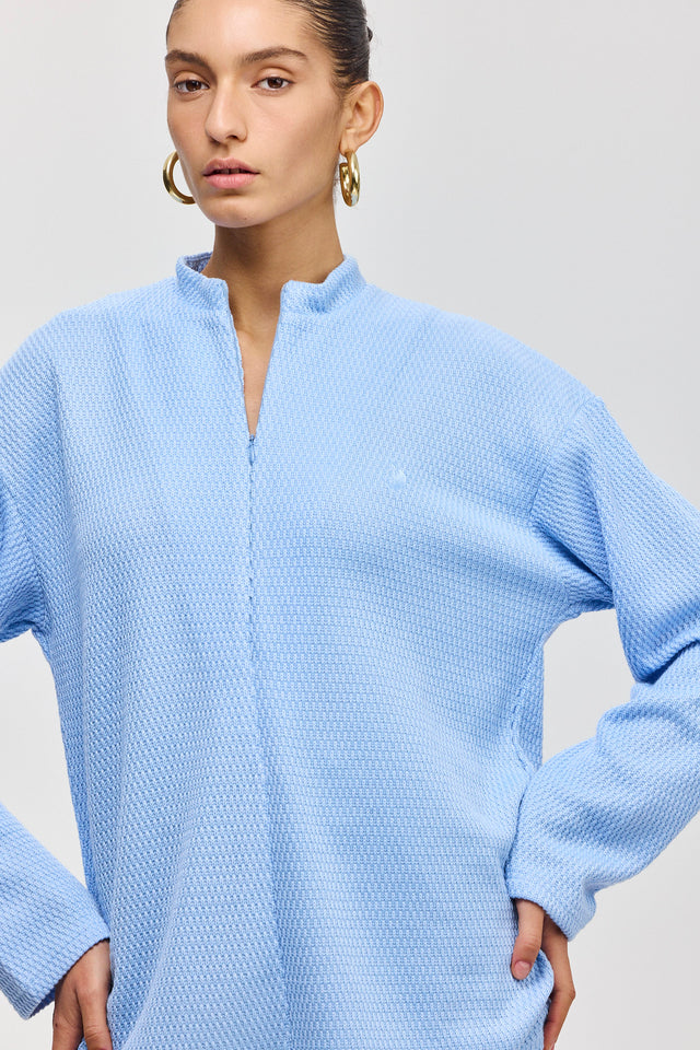 חולצת זיפר סריג ספייסי שרוולים ארוכים תכלת