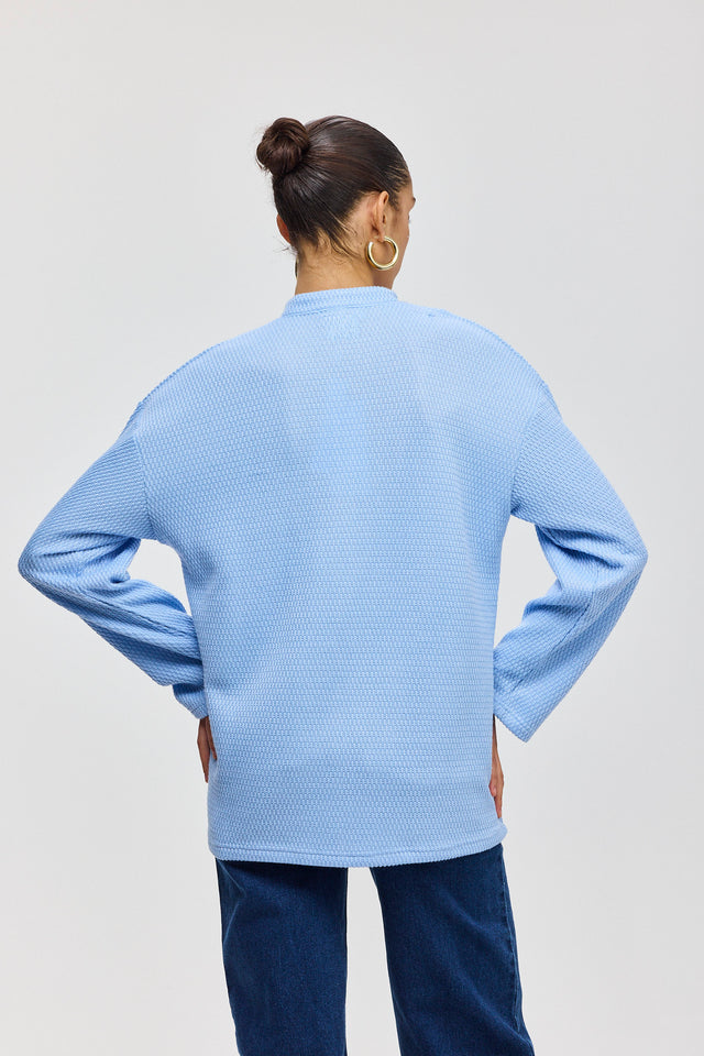 חולצת זיפר סריג ספייסי שרוולים ארוכים תכלת