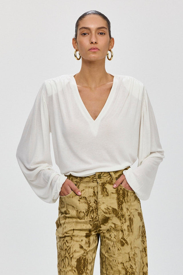 חולצה מפתח וי כיווצים ברוסקטה שרוולים תפוחים שמנת