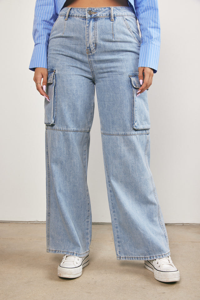 מכנסי ג'ינס קייט גזרת CARGO כחול בהיר
