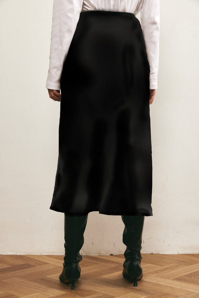 חצאית סאטן מריאן שחורה